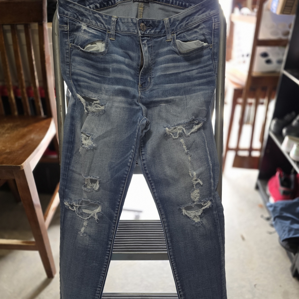 American Eagle Outfitters Light Blue Ripped Cropped Jeans